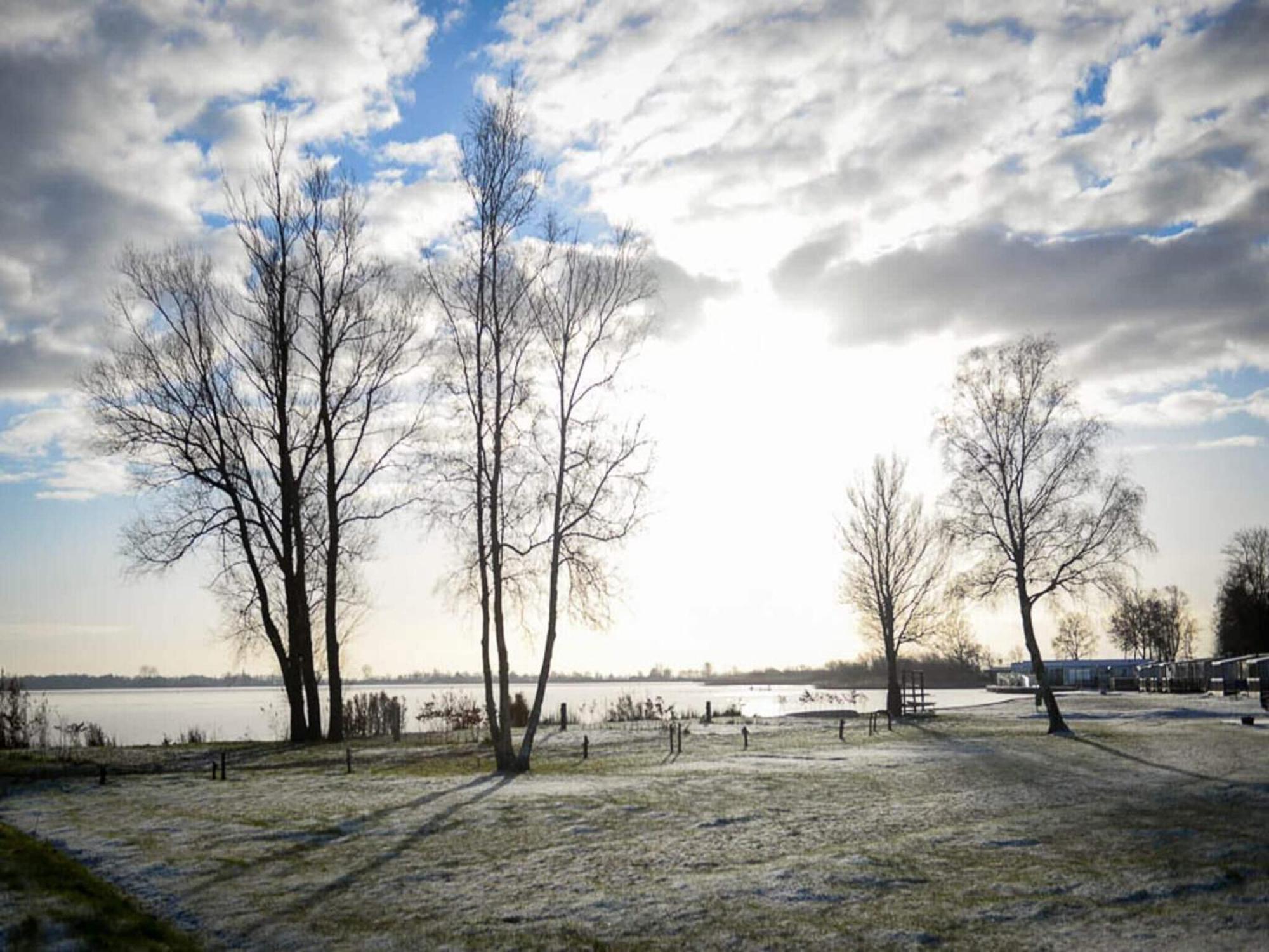 Detached Chalet With A Dishwasher At 21 Km. From Leeuwarden Villa Suameer Eksteriør billede