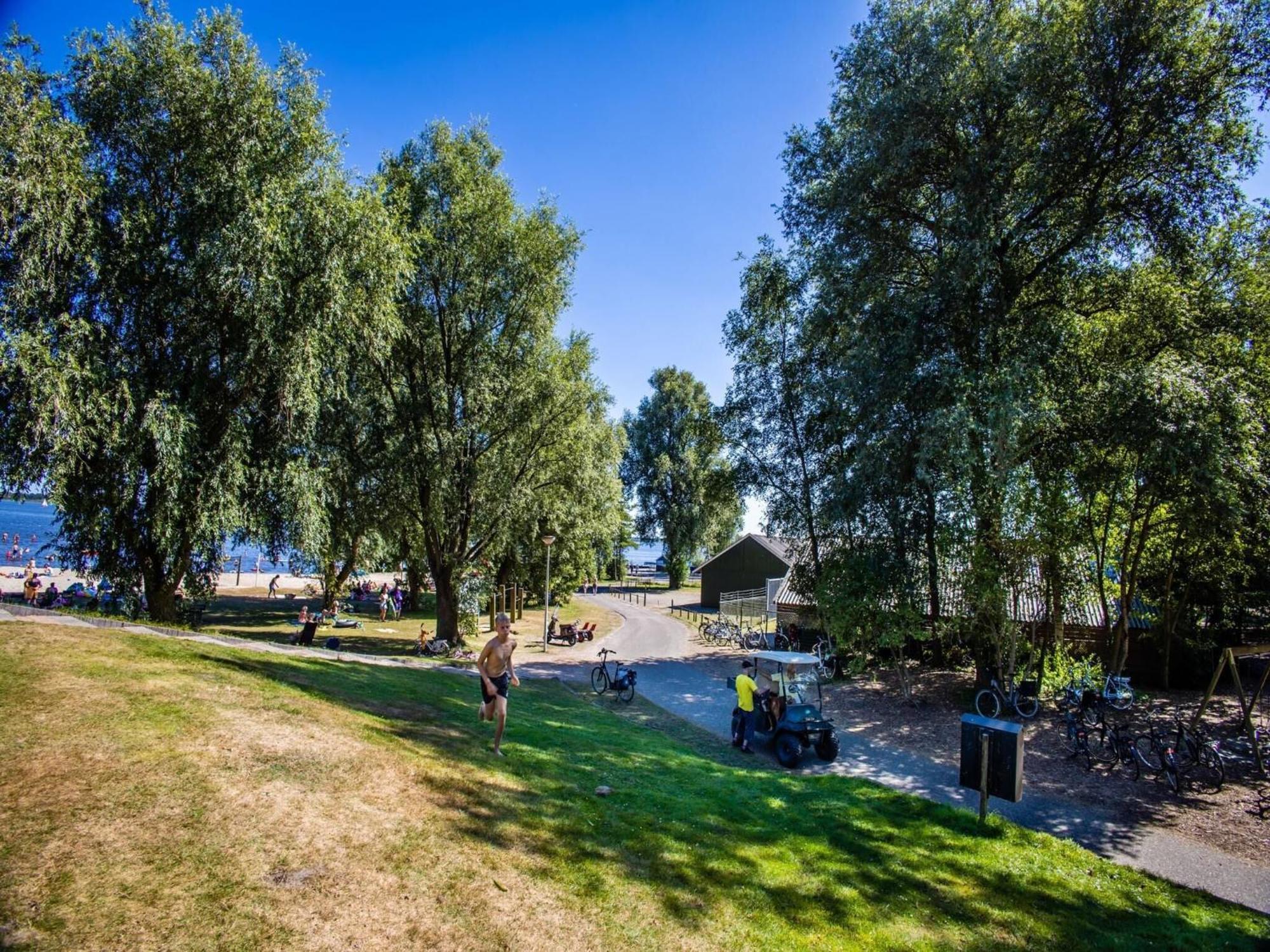 Detached Chalet With A Dishwasher At 21 Km. From Leeuwarden Villa Suameer Eksteriør billede