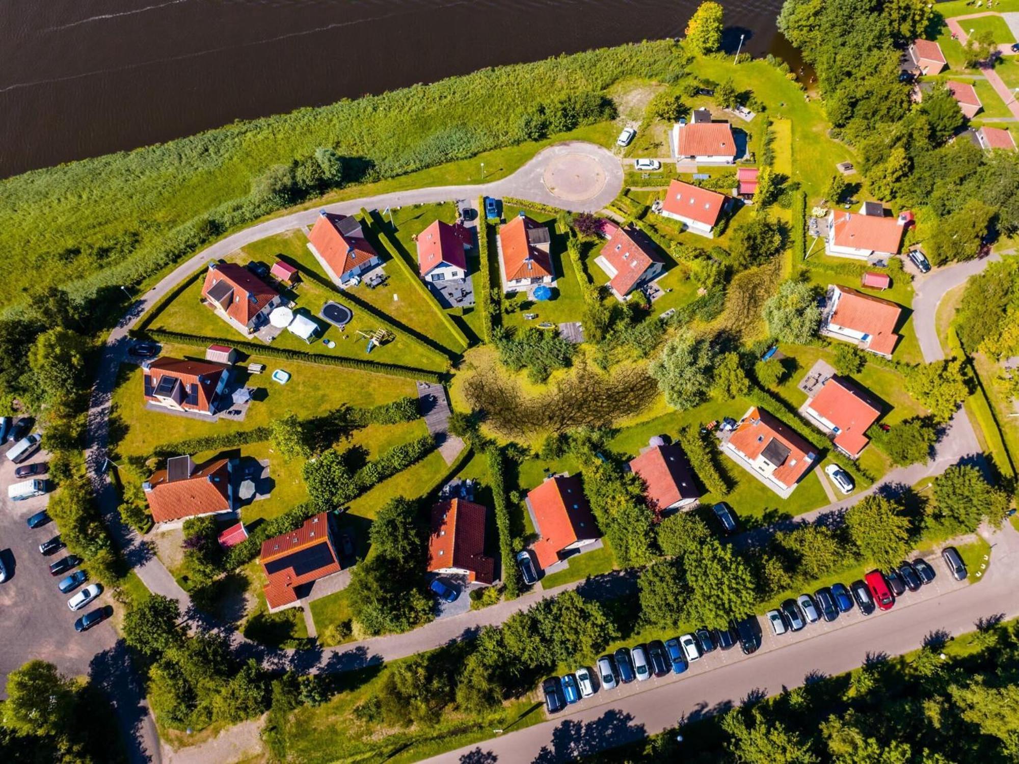 Detached Chalet With A Dishwasher At 21 Km. From Leeuwarden Villa Suameer Eksteriør billede